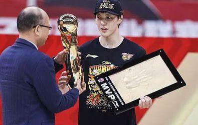 体育娱乐-【2021中国篮球最佳阵容】杜锋挂帅 周琦郭艾伦领衔