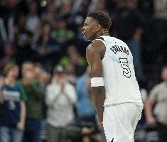 一度伤退！爱德华兹15投10中&amp;三分10中5攻下28分5板3助